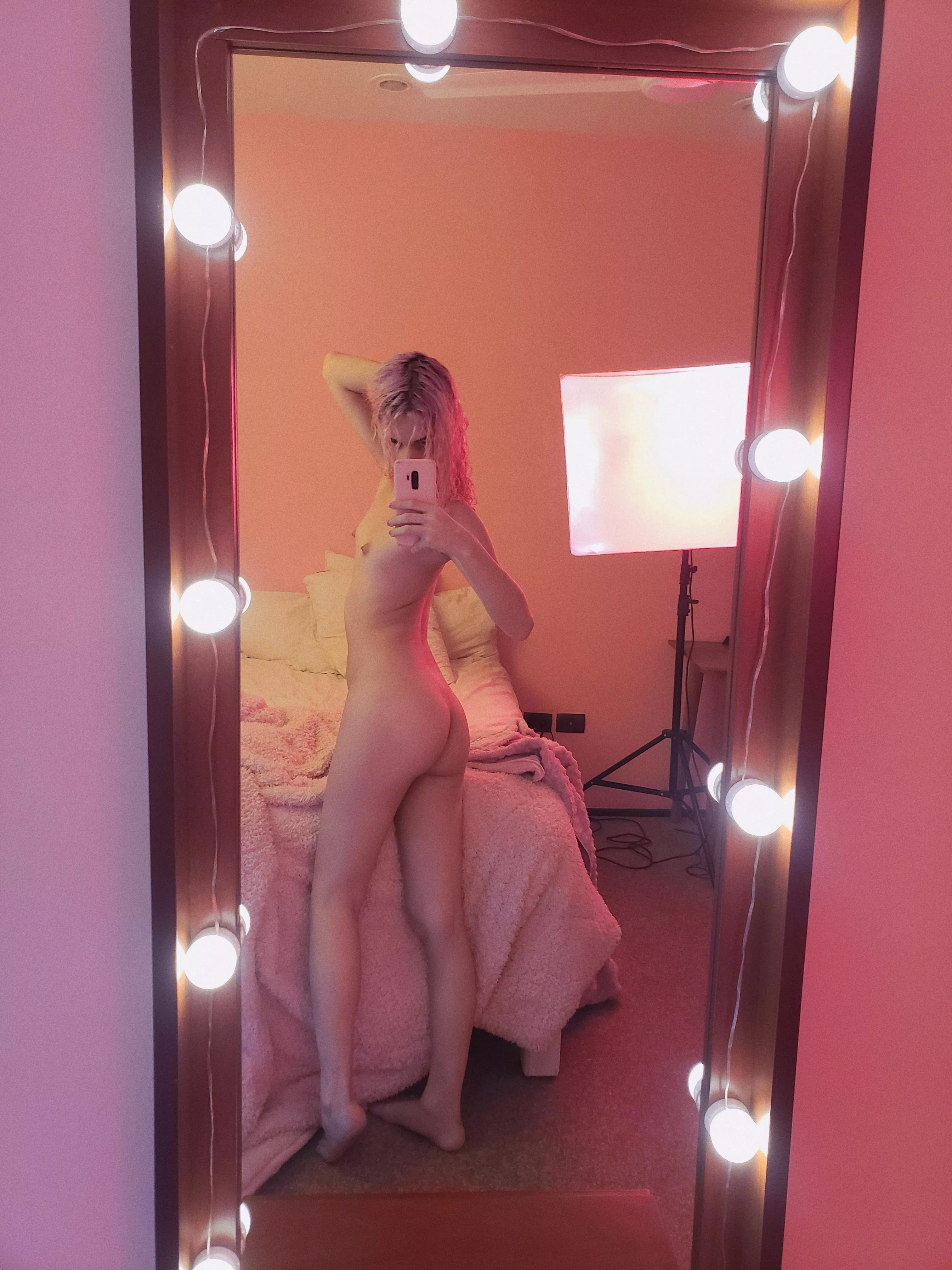 So horny coming out of the shower posted by Kirliaaa