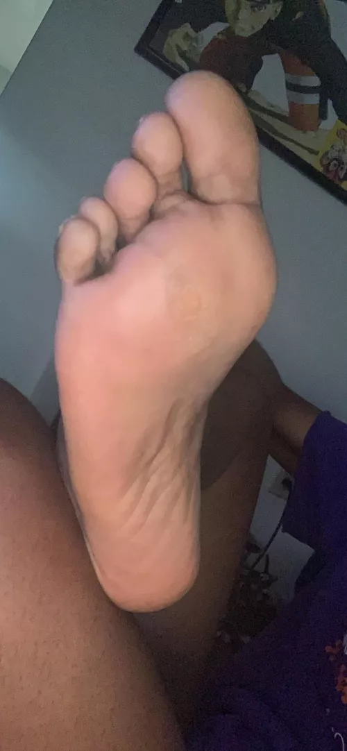 So horny for feet 🤤❤️ by GoldenSoles1