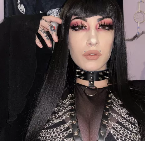 So I heard you like makeup on girls 🖤 what about goth girls? by evelynblazebaby