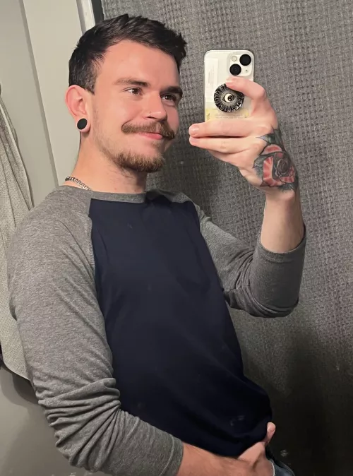 so I might be a college bro soon 😝 so excited & nervous to further my education (sorry my mirror is DESGUSTANG) by yakobiixx