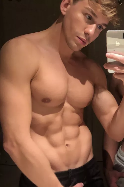 So it’s 2022👀 sending love guys🍫 by THEITSJOAO