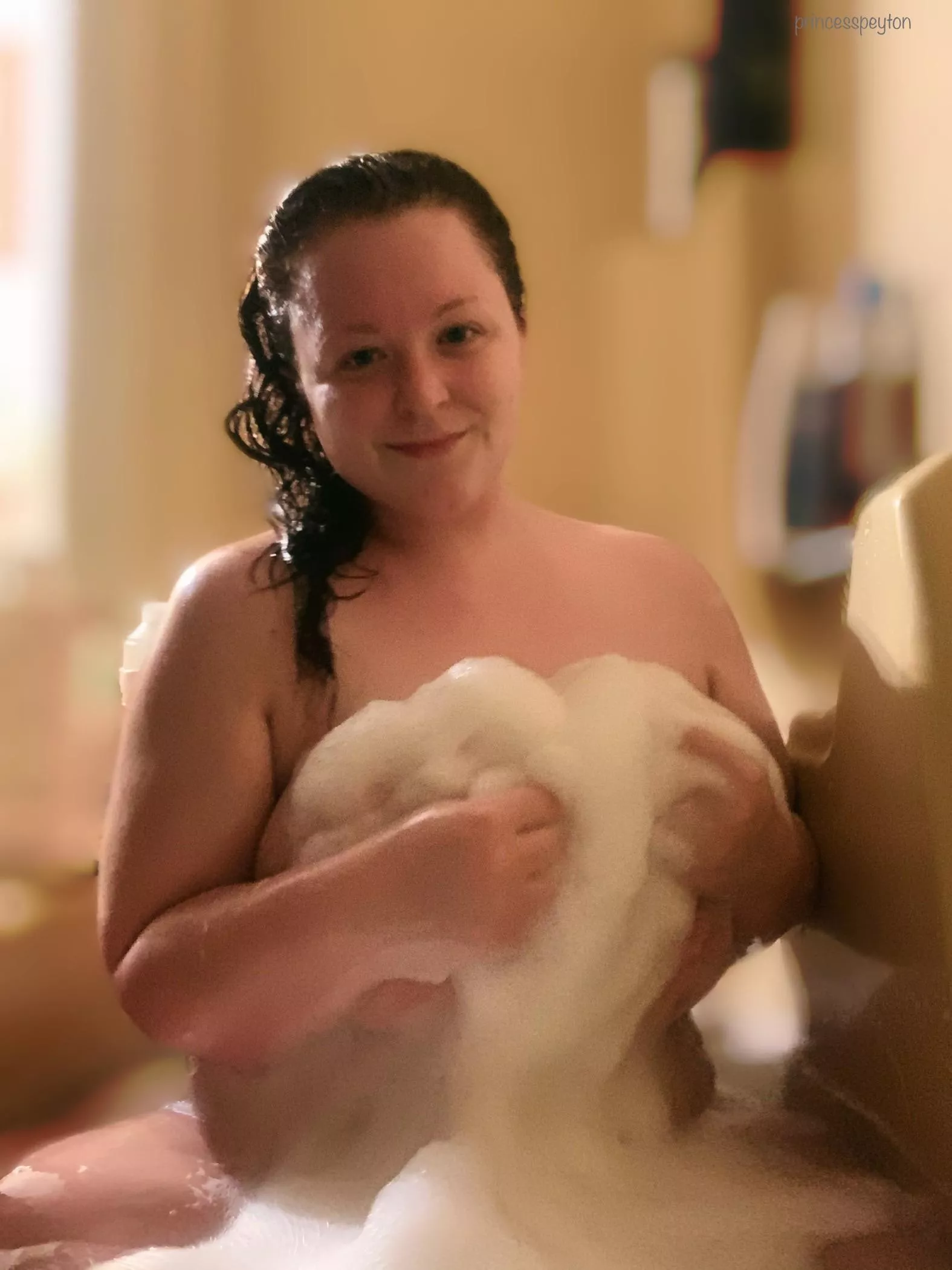 so many bubbles 💝💝 cum play with me posted by princesspeyton1