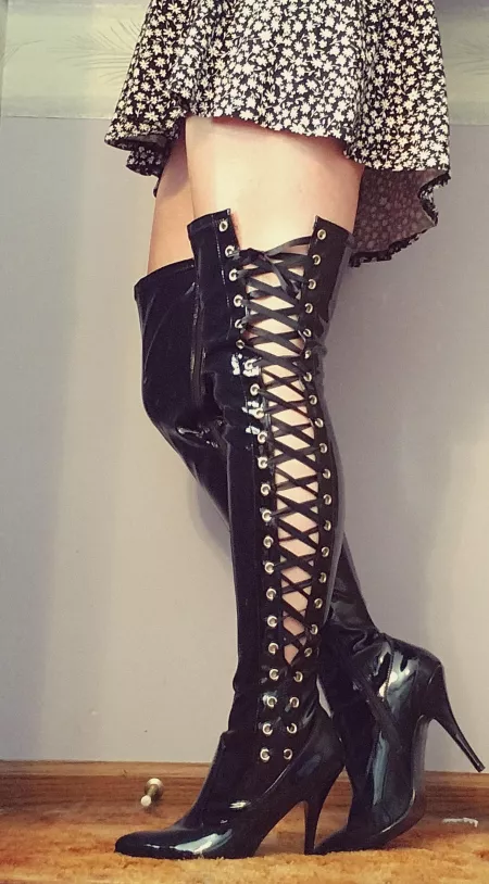 So my boots came in last night and i couldn't be any happier! i've waited for months for them to be available in my size. Now to buy outfits to match. If A/anyone has recommendations of what would match with these boots please let me know :) by 30secondstoplease