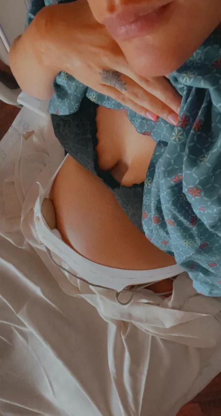 So ready to pop 💦 by Jakiwabbit