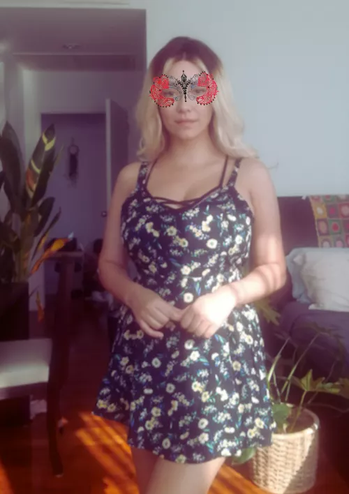 So they tell me... that you lookin' for a girl l by Juliesquanchy