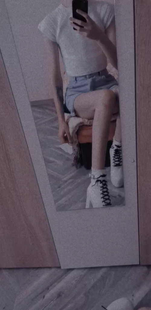 So.. this is my first time posting here.. 👉👈 What do you guys think of my outfit? by twinkluvD