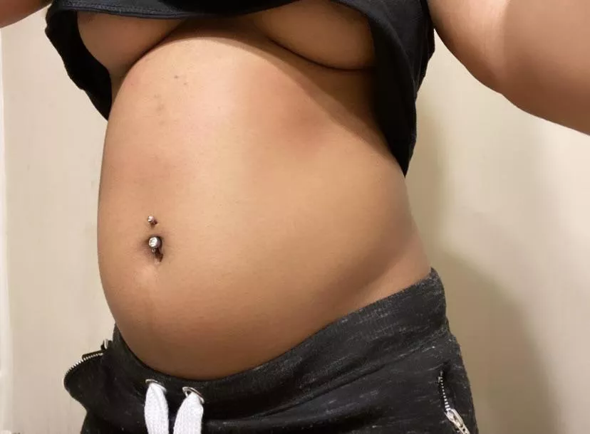 🥵😩🤤 so tight 😈 dairy inflation #imlactose 🥵🥵🥵🥛 imagine my misery 😩 IG @caramel_bellybae posted by Gainergirl2020