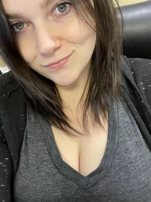 So tired! Hope it’s not noticeable 🥺 by bettygoesrawr