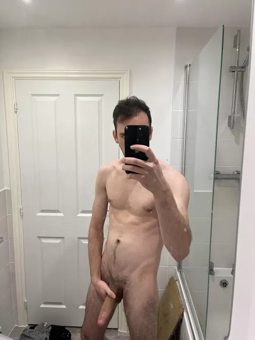 So who’s gonna be my valentine? 😏 by Themightyrod9