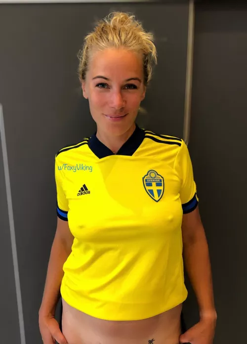 Soccer Mom⚽️🇸🇪 I might be 38, but I’m sure I could be use in the showers after ☺️💋 by FoxyViking