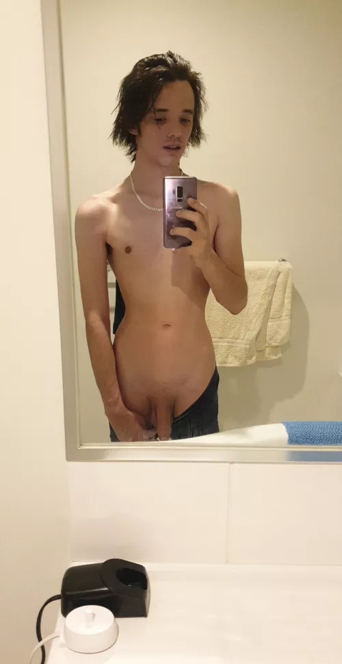 Soft boy fresh outta the shower 👋 ;p by Izzynethers