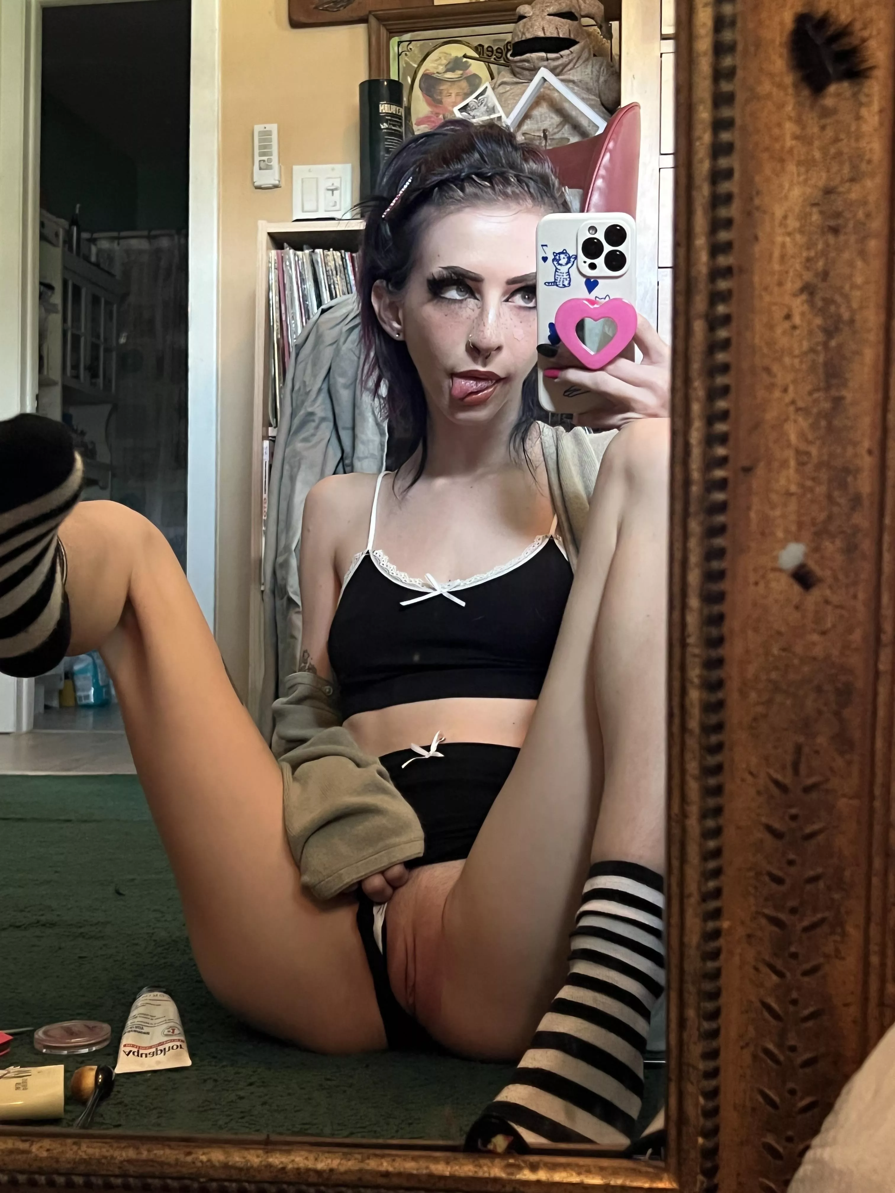 soft goth gf for sale what’s ur offer? posted by bbyghoul_