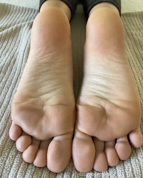 Soft soles to start your day 😉 by myposedtoes