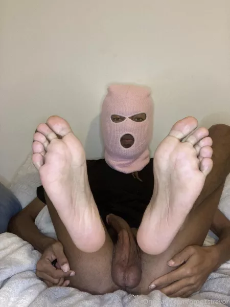 Soles in your face ❤️ Now start licking by omgitstrevor