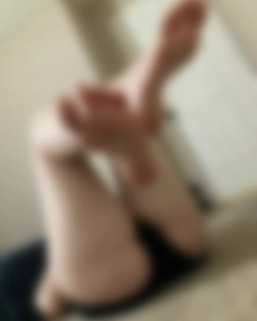 soles with a little booty😍 posted by scarlett88alecia