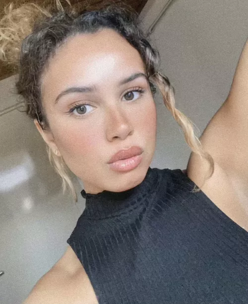 Somali x Dutch x Italian 🍒 by c_linaa