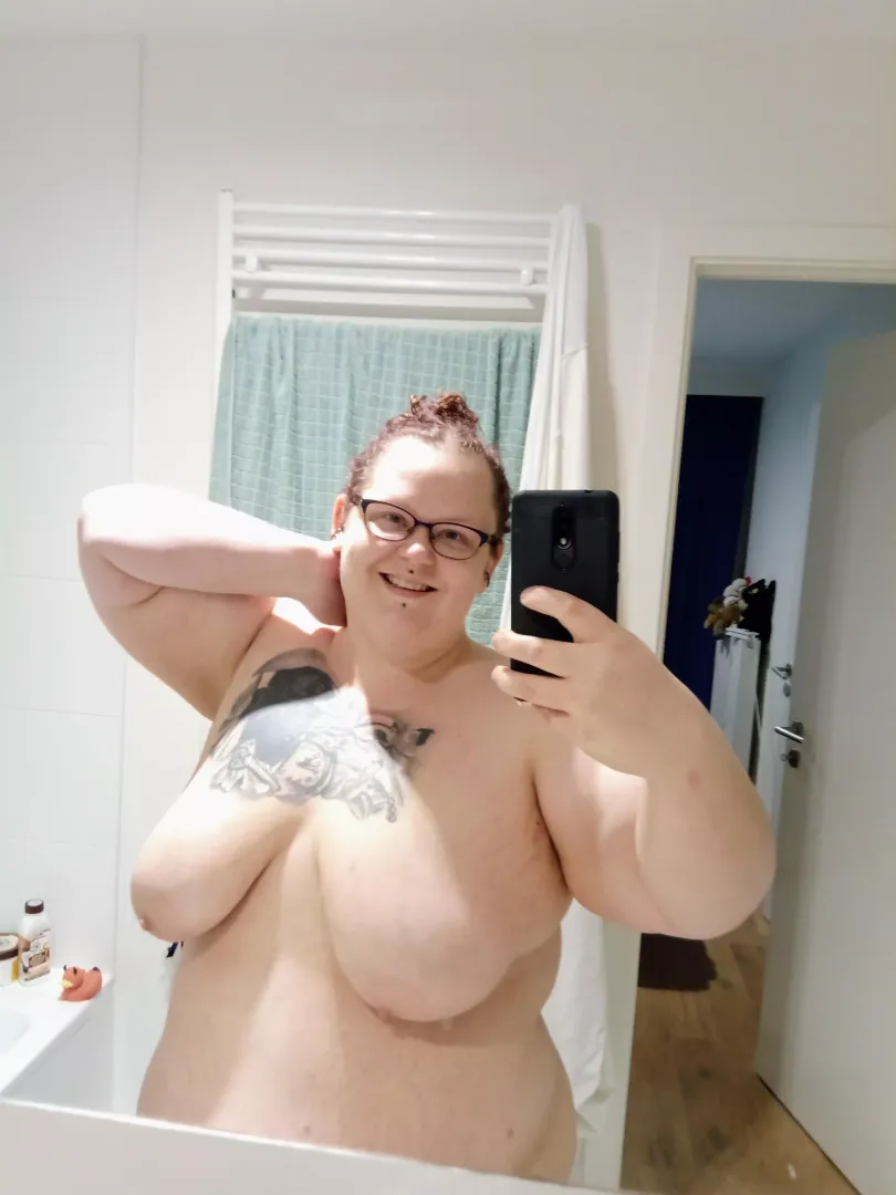 Some big pale hangers for you! posted by curlykatiecupcakes