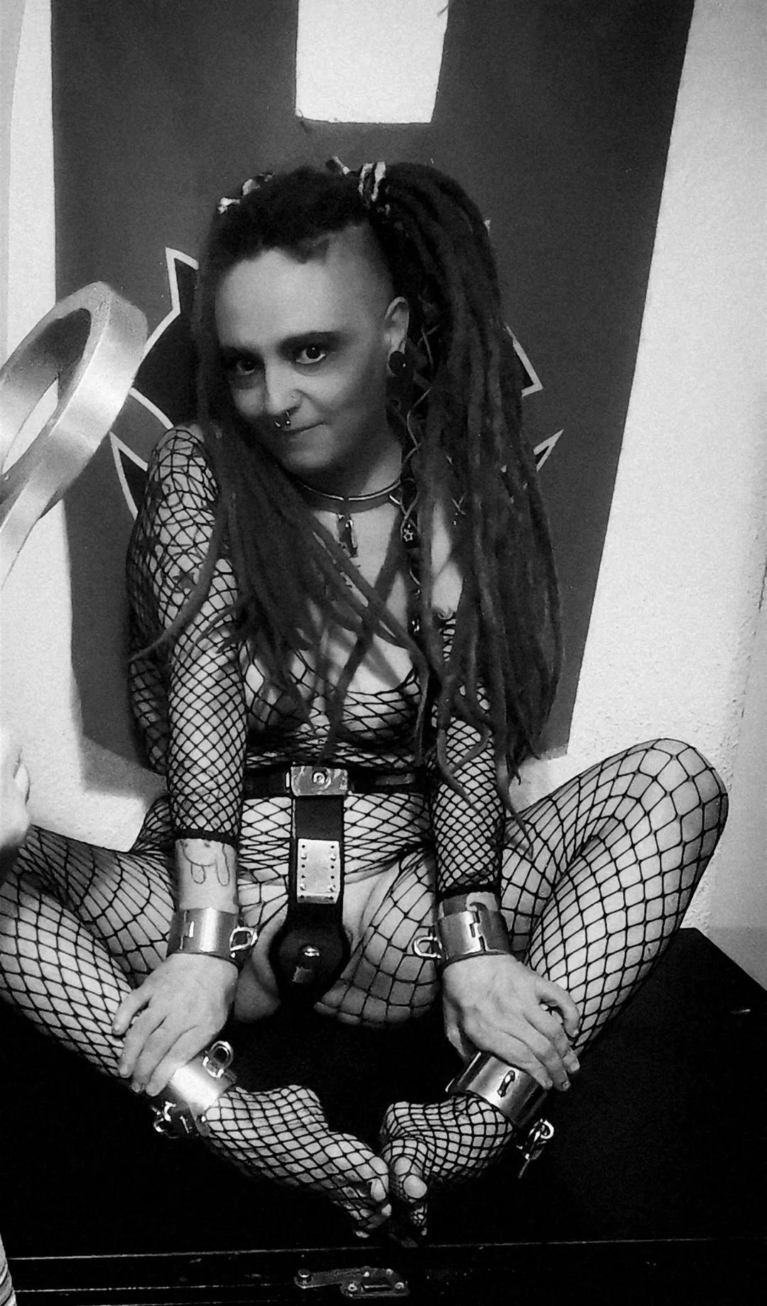 Some B&W metal bondage to start the week. And yes that steel thingy on the side is the fiddle! posted by Nekotied