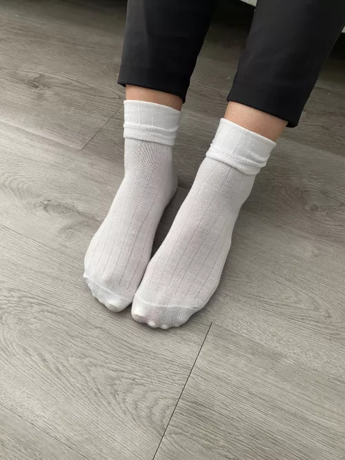 Some Canadian girl toes! :) PayPal only! 🇨🇦🇨🇦🇨🇦 by Savscutefeet