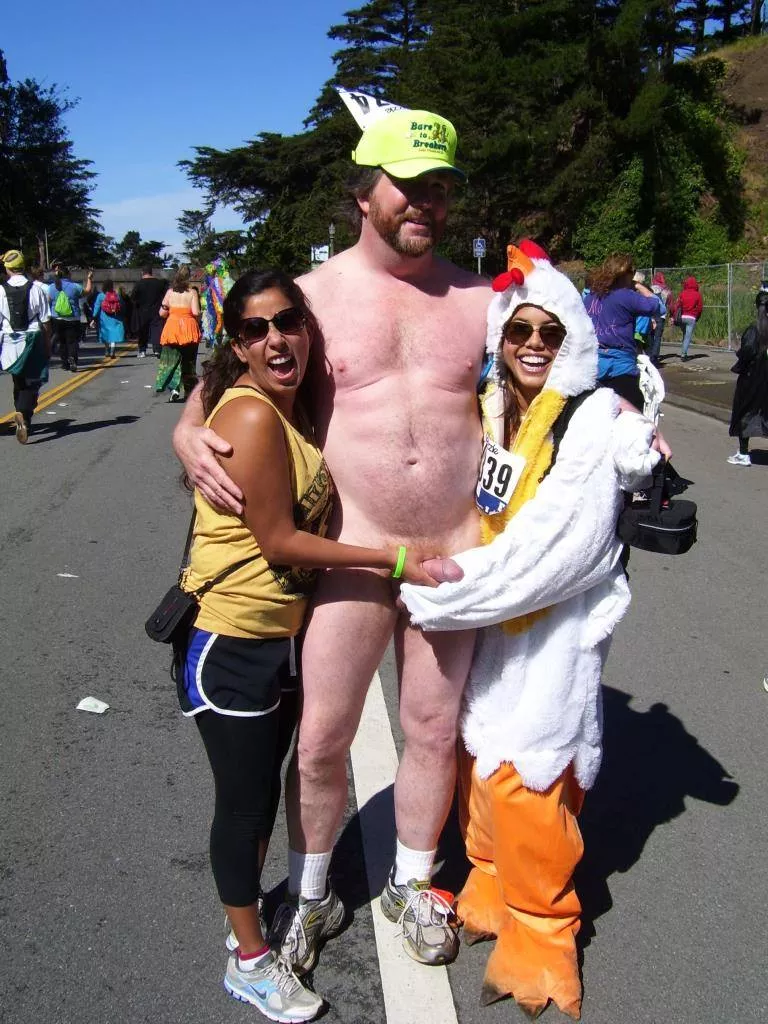Some casual dick holding at Bay to Breakers (x-post r/GirlsHoldingDicks) posted by daverobertsSPH