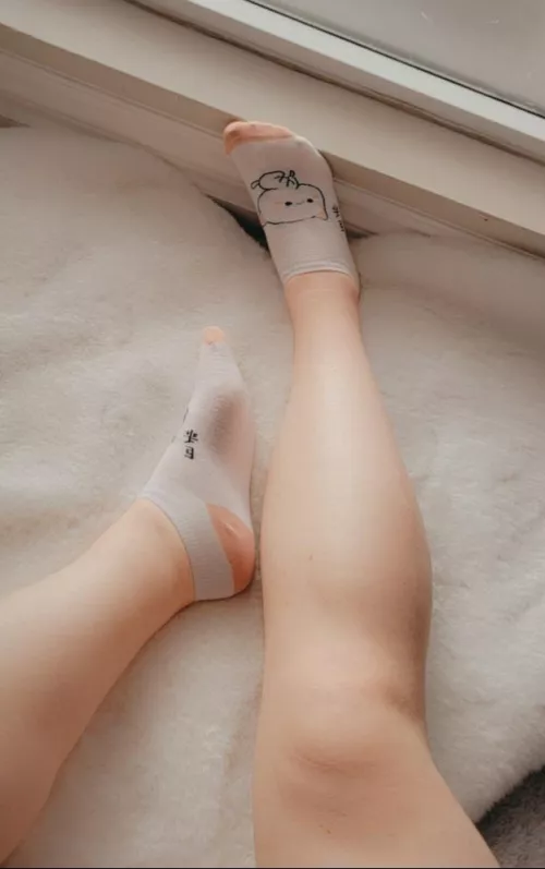 Some kind of kitty inception happening here 🐈‍⬛🖤