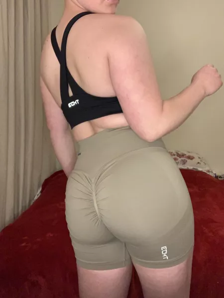 Some more booty for y’all 🙈🙈 by veganskank