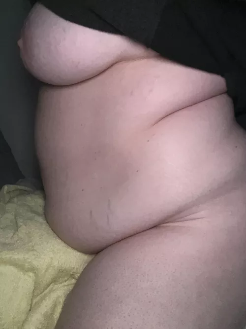 some new stretch marks by LivvyLuvsDoggy