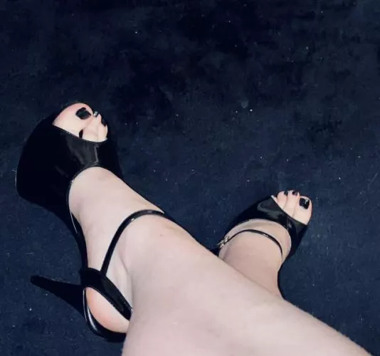 Some sexy heels for ya ❤️ by Richsquirrel1337