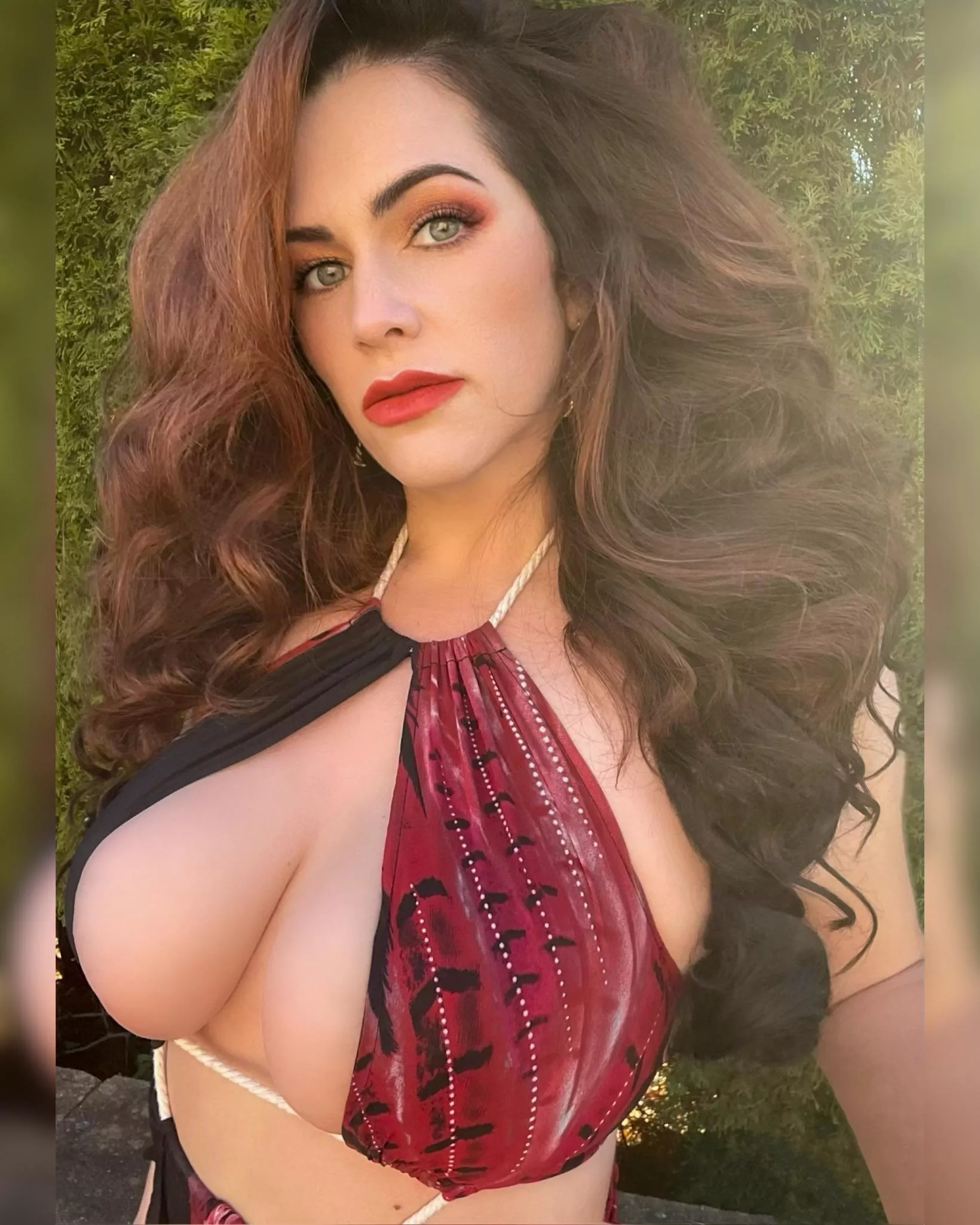 Some side view cleavage…. posted by HamSlam5858