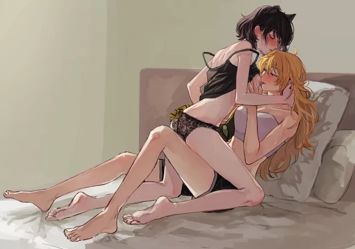 Some soft, intimate bees (@kimosugimasu) by VultureCulture5802