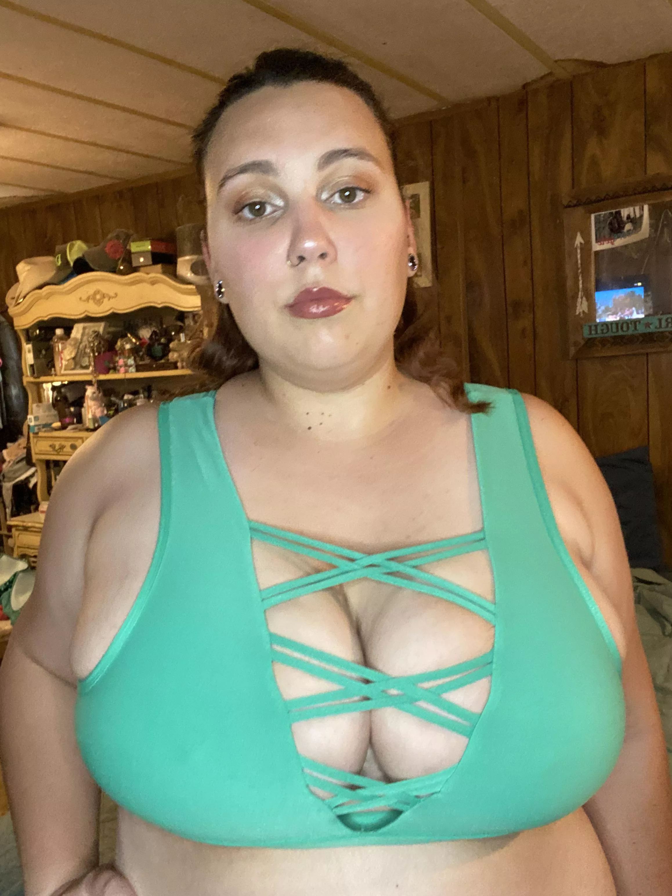 Some titties for the Monday blues 🥵✨💋 posted by curvyrae19