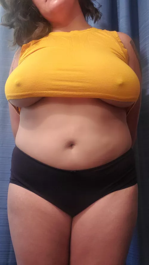 Some underboob and tummy for you 😘 by morenamoonshine