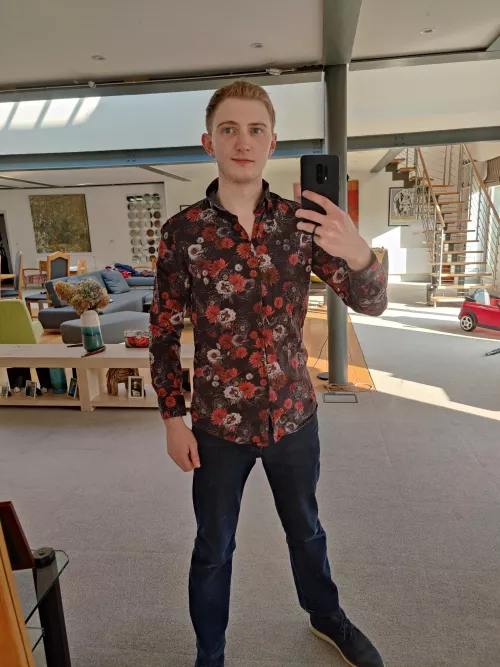 Somedays it's nice to dress up just a little bit fancy! by Atomlad360