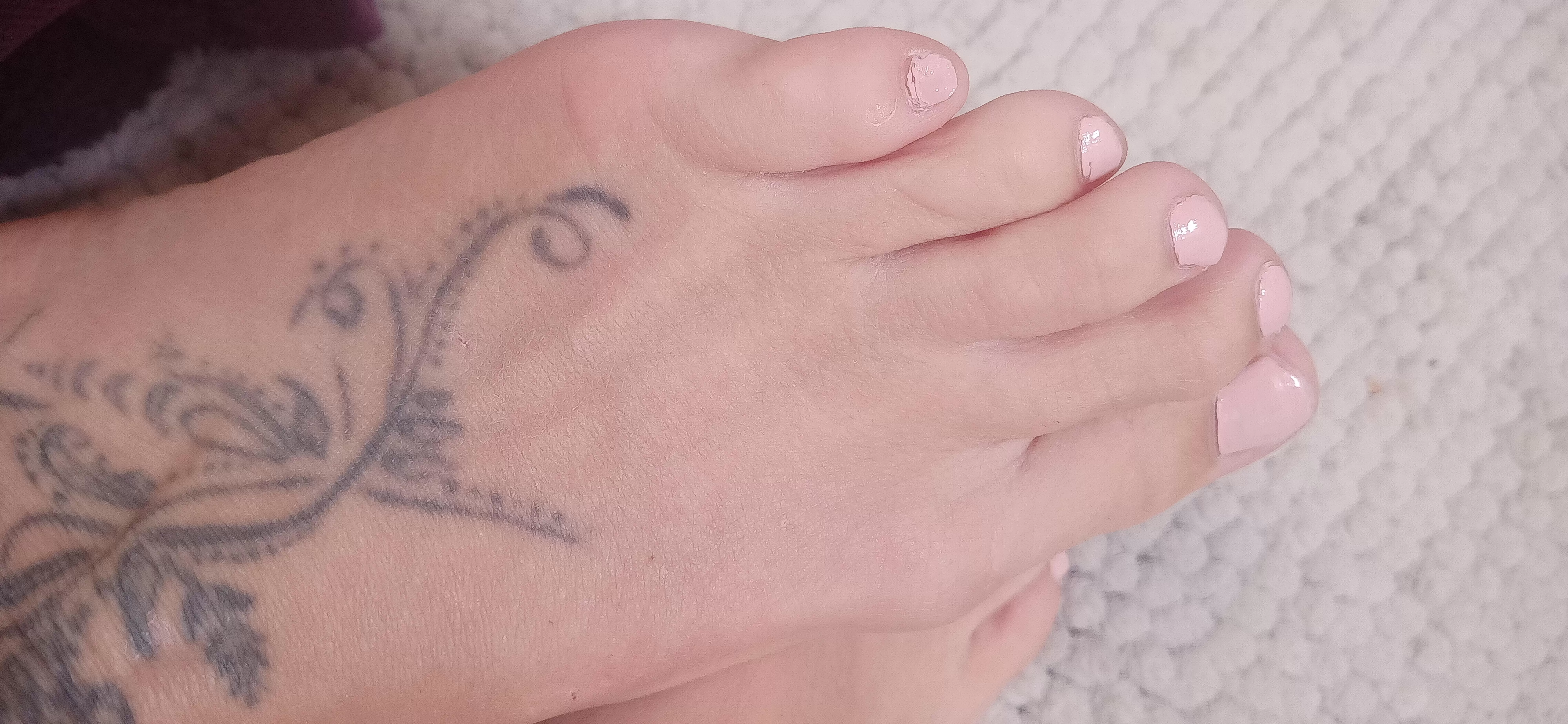 Someone come and rub my feet please 🥰 posted by obnoxart