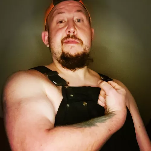 Someone entertain me by the_chubbie_hubbie