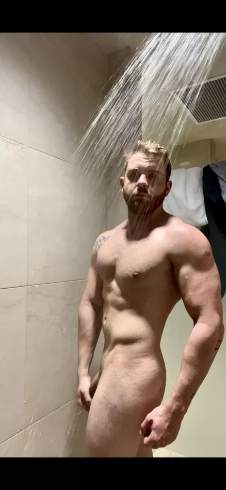 Someone entertain me while I’m stuck at work… by AggresiveFucking