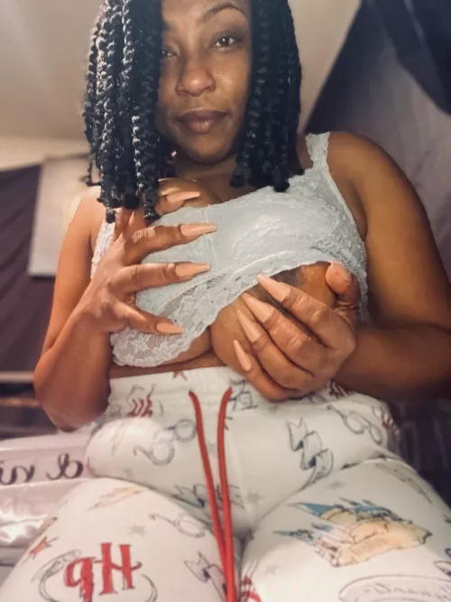 Someone is feeling themself 😈 by Mahogany_Dream