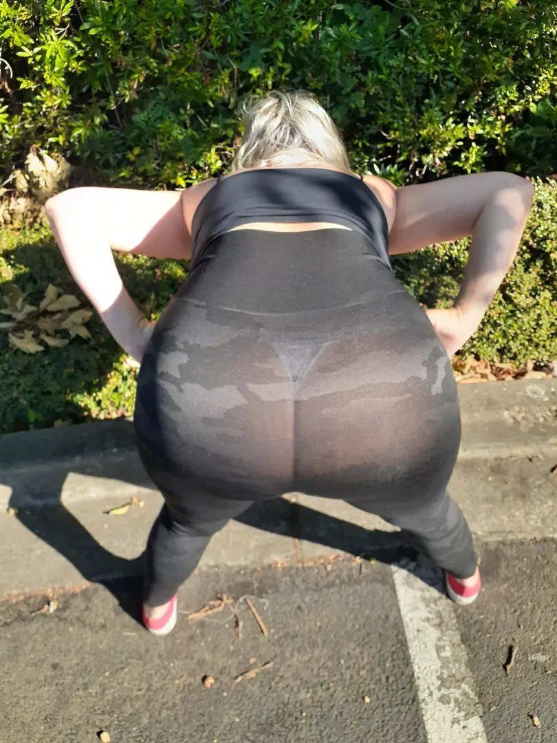 Someone is going to have a good day🍑 posted by roosterbfree