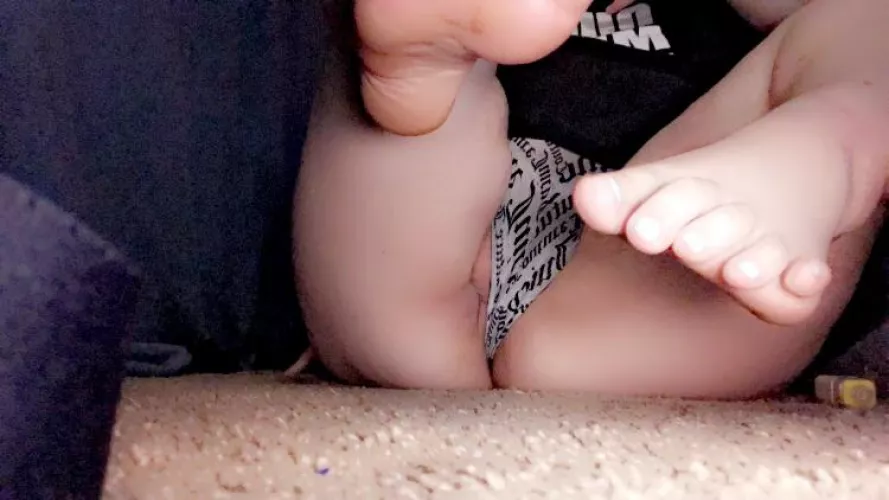 someone is peeking out 🐱 by satanscumdumpp