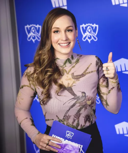 Someone knows Sjokz and can help me cum for her? by Meider_M