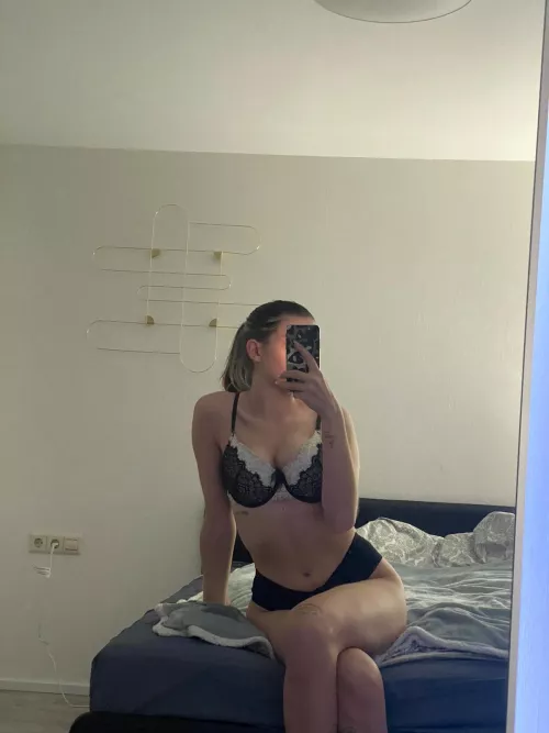 someone needs to undress me🥰 by badLouisa7