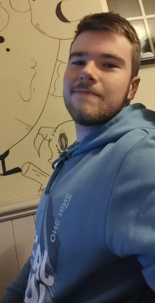 Someone play games with me 🌚 by MinMenMan