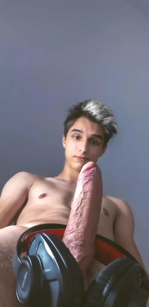 Someone play with me? by dakamir_19