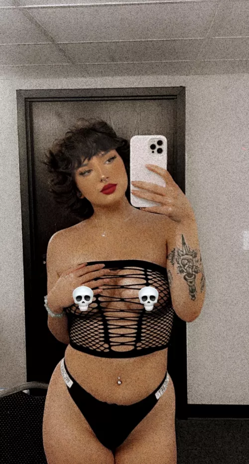 Someone please get me a huge butt plug so I can wear it to work😩 by th3horrorlov3r