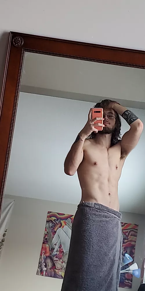 Someone pull the towel down for me🖤 by samplehim