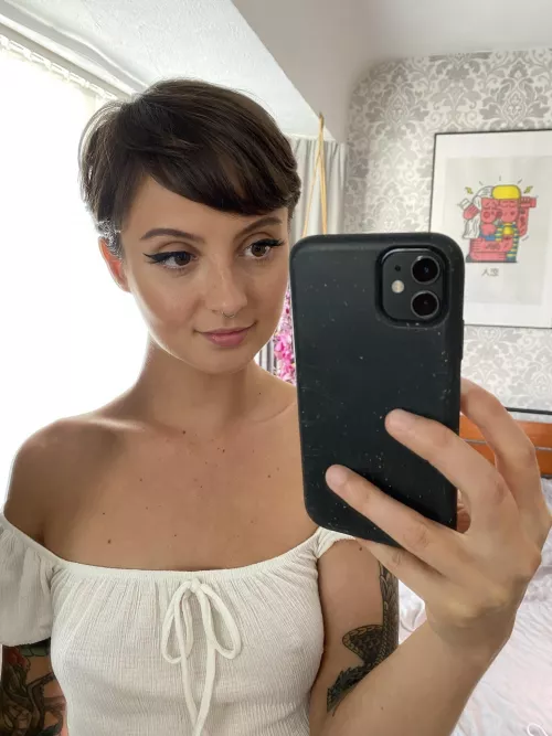 Someone said I look like the AT&T girl 😅 by daisydares