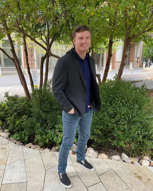 Someone said that I look like I’m about to announce a tech startup 😉 by AboyfromUtah