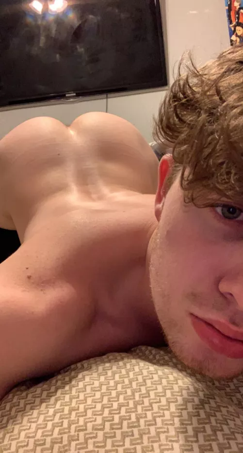 Someone should be behind me😩 by Roger18889