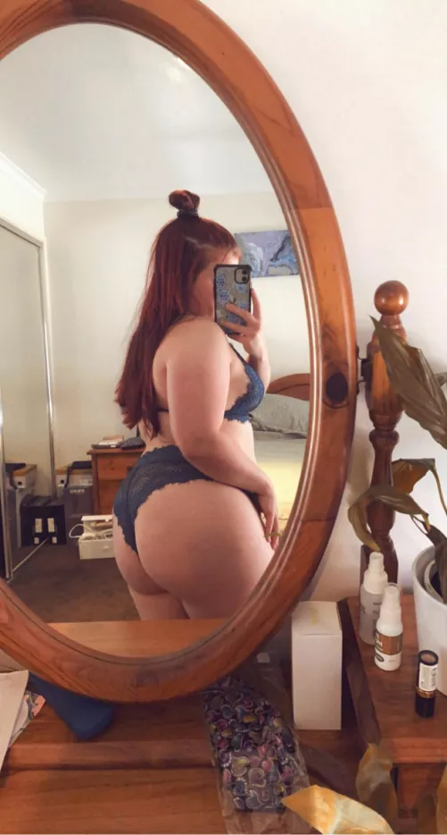 Someone should be behind me 😘 by SexyAussieGirl