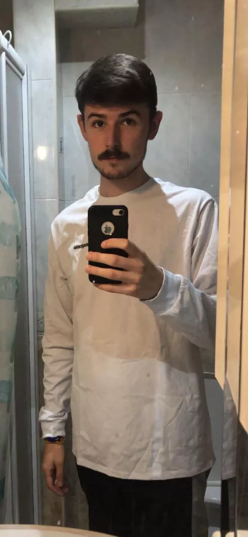 Someone should really clean this mirror 😂🙈 by Global_Cherry1301